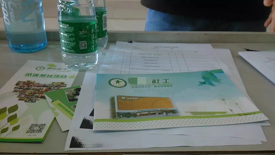 考不上公务员,年轻人挤破头进居委会