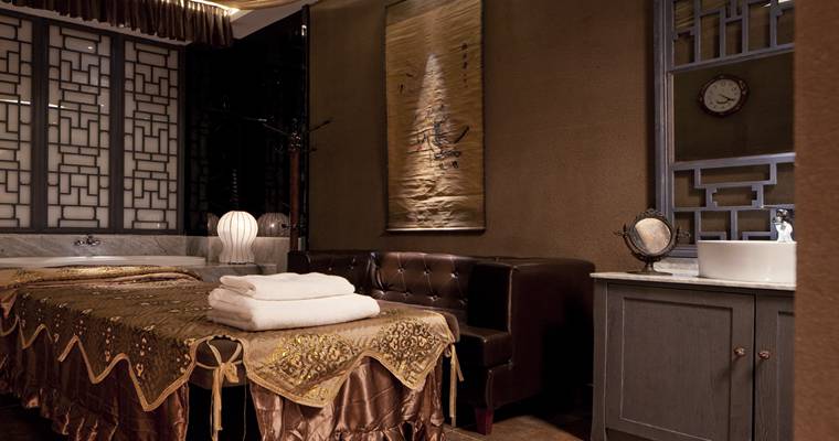 养生SPA、美食餐饮、KTV欢唱和酒吧夜生活,构成了放松身心的完美体验