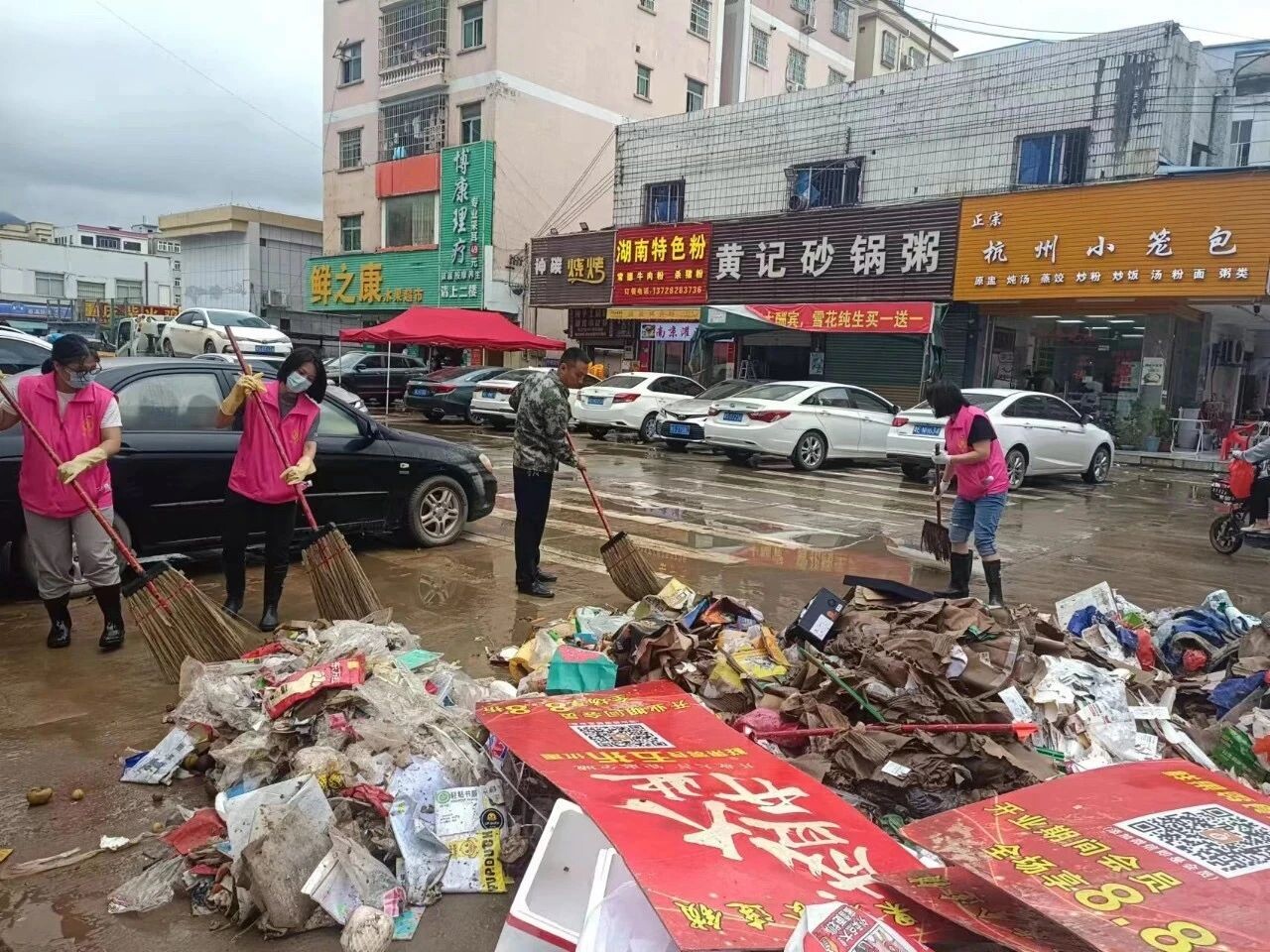考不上公务员,年轻人挤破头进居委会